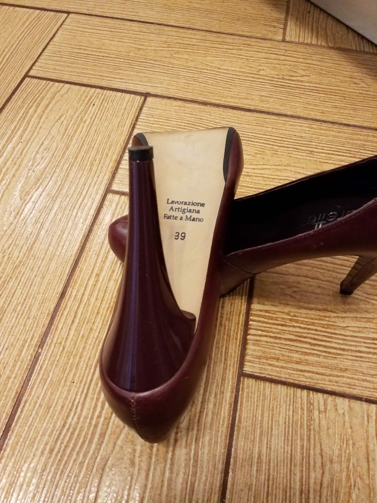 Pantofi Clarette piele naturala marime 39. Noi
