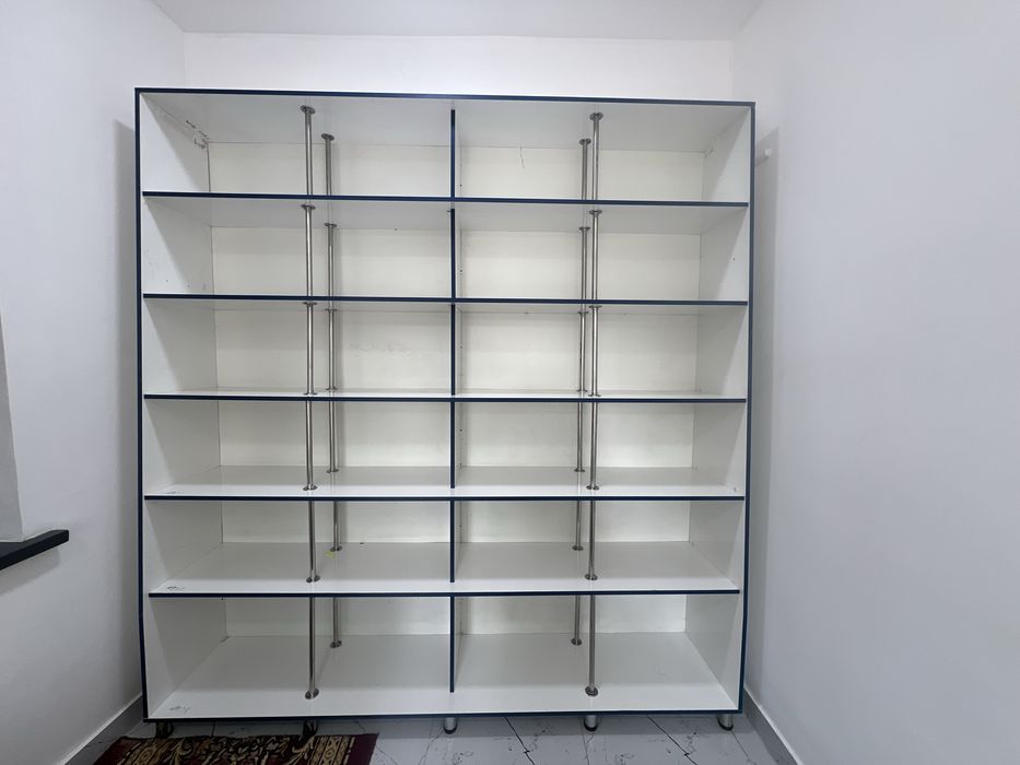 Stellaj 230x230 eni 50sm, oynali vitrina