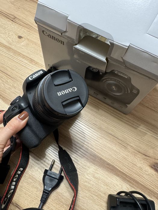 Aparat Canon EOS 2000D