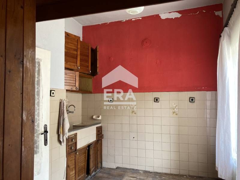 Eксклузивна едноетажна къща за продажба с лице на главна улица, гр. Пр