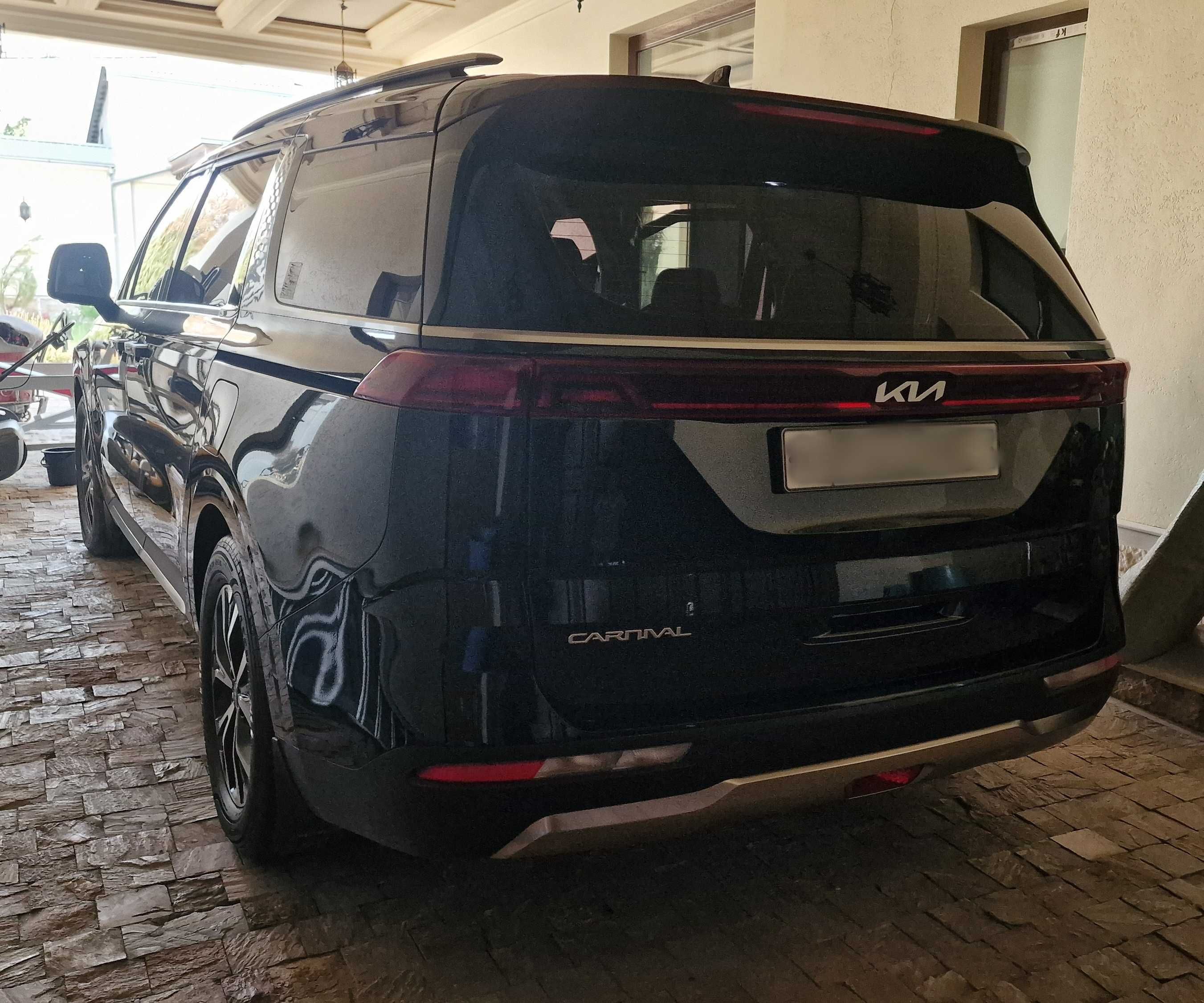 KIA Carnival 2023 йил. 12350 юрган. Фул комплектация 40500