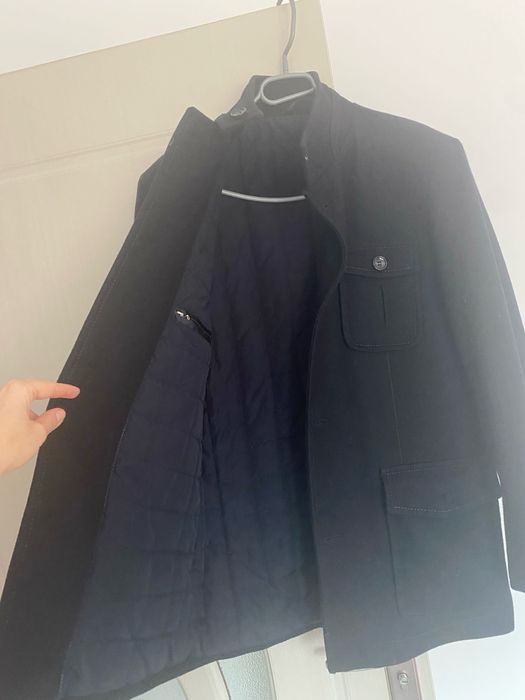 Palton bărbătesc îmbrăcat o singură data