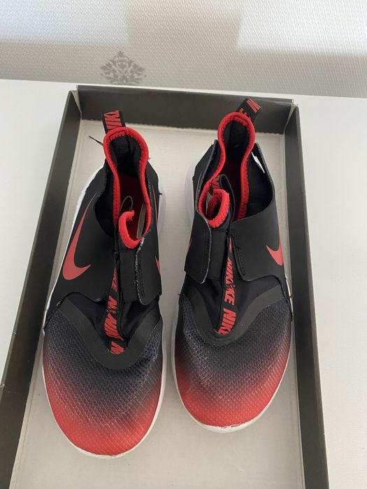 Продам кроссы NIKE спортивные