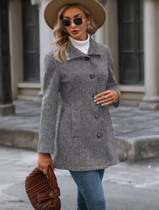 Елегантно дамско палто