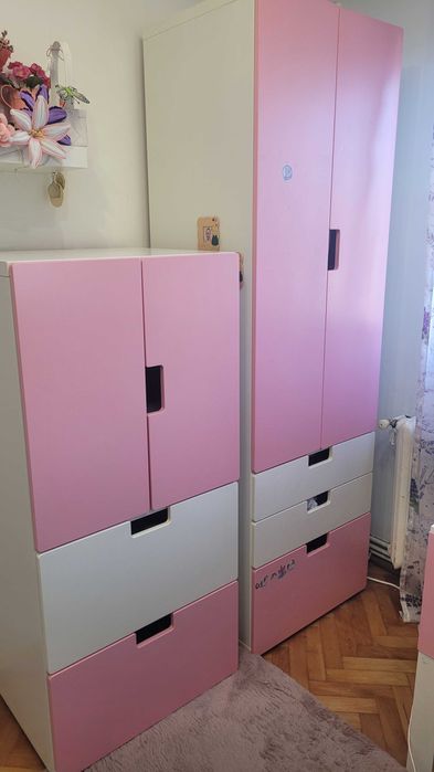 Mobilă Ikea, dormitor copii cu dulapuri, birou și pat, de vânzare
