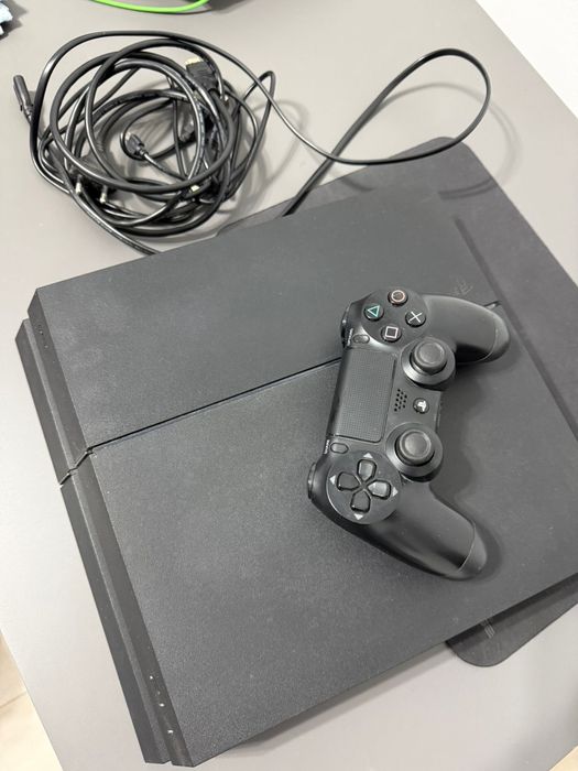 Vand PS4 cu capacitatea de 1TB