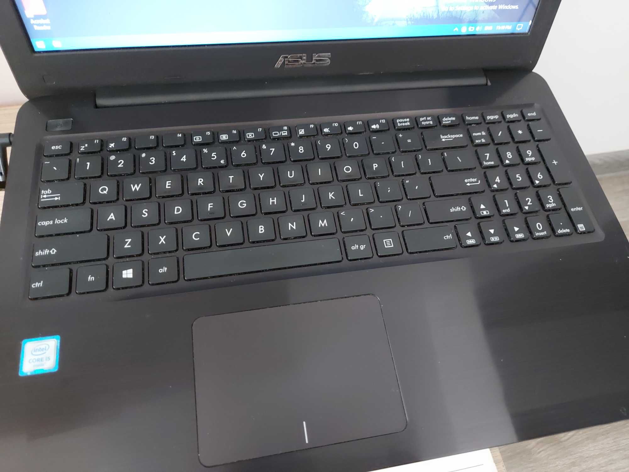 Laptop Asus X556U - functional, stare perfecta