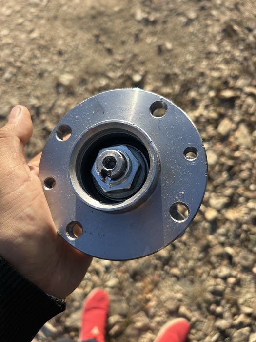 Продам ось на прицеп