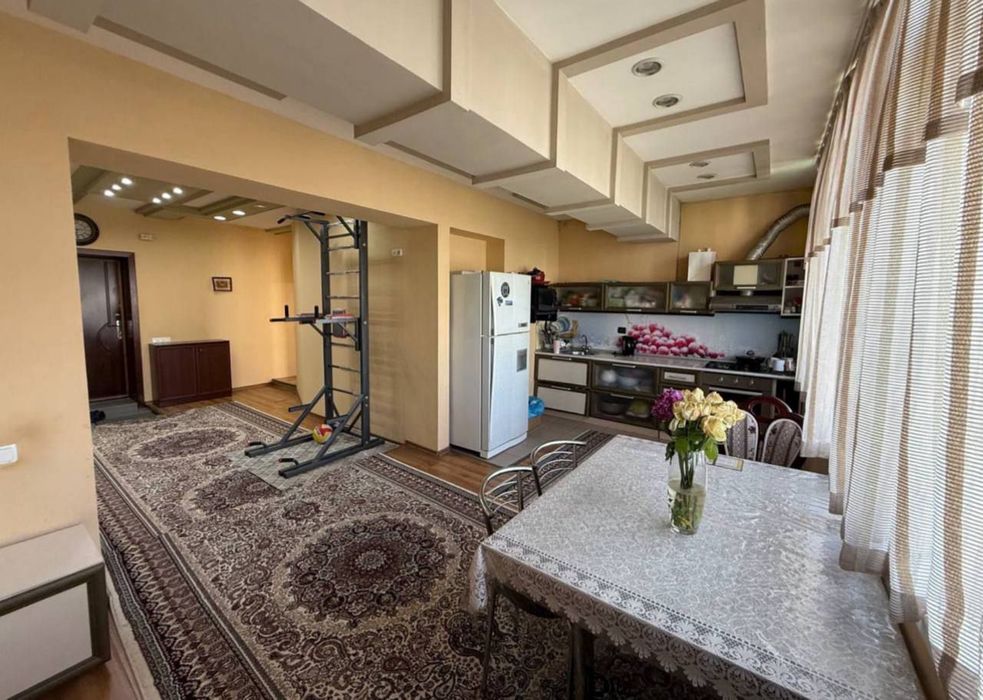 Квартира на Дружба Народов 3/5/5 общ пл 105м Спец план ,Дом с лифтом