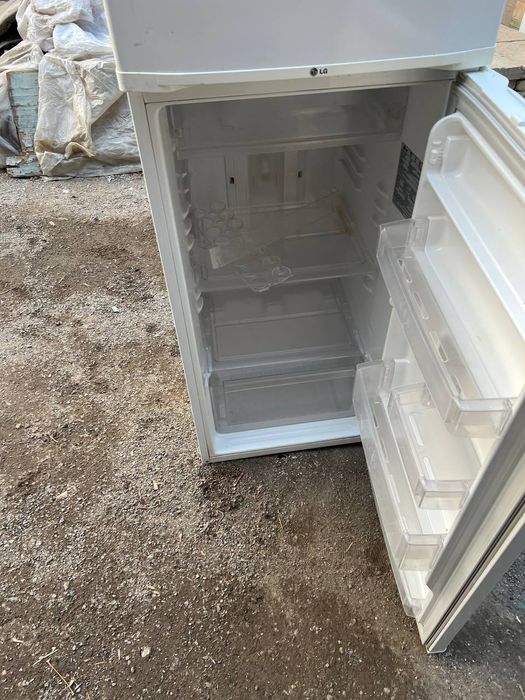 Продается холодильник LG воздушный  в отличном состоянии все родное ра