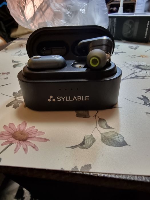 Vând casti wireless