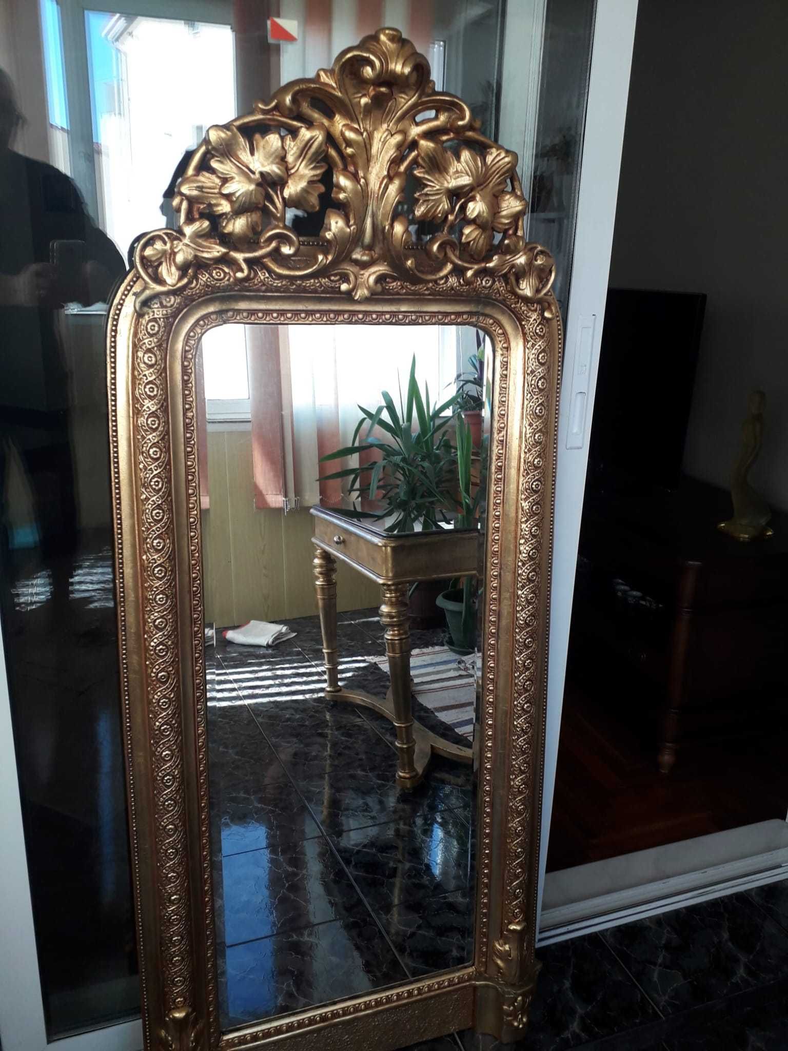 Oglinda cristal 2.000 lei