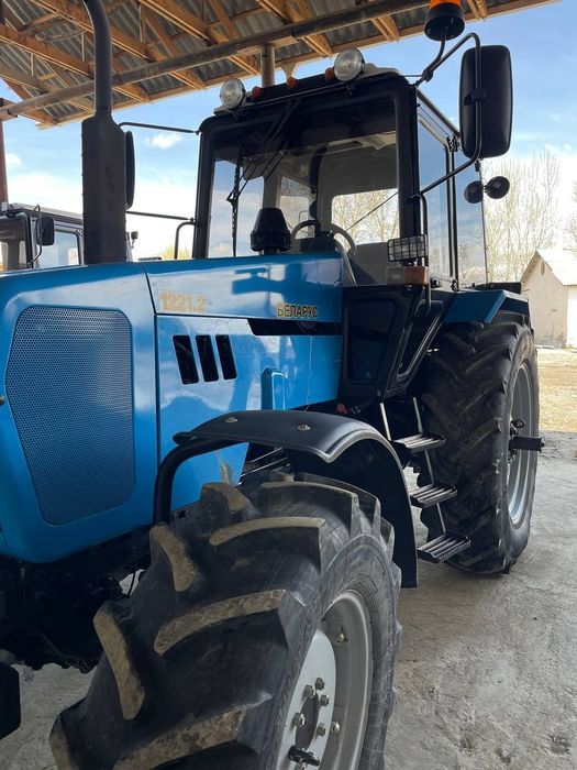 1221 трактор почти янги срочно сотилади