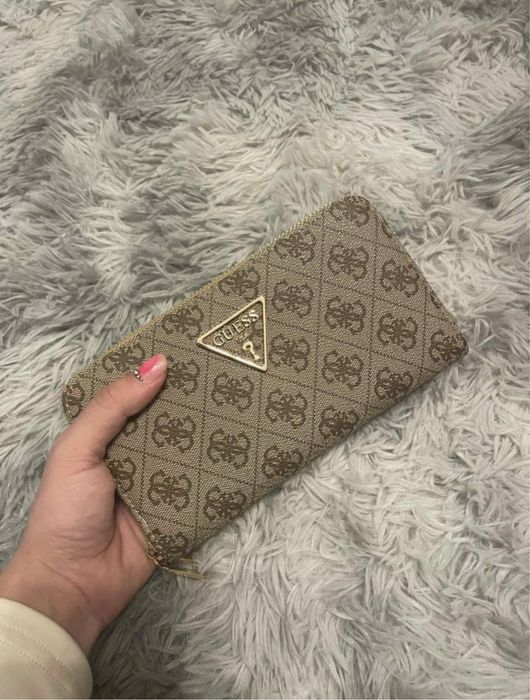 Portofel Guess Damă – Brand New, Eleganță la Super Preț