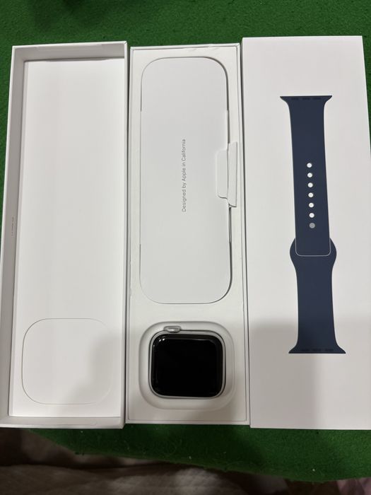 Apple watch SE2 98% + зарядно и каишки 3 броя