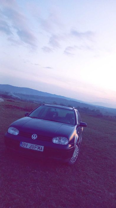 Vând sau schimb golf 4