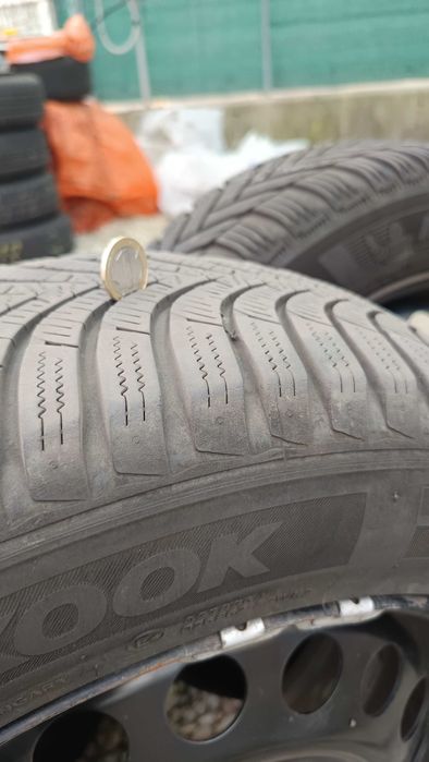 Гуми зимни с джанти HANKOOK 205/55/16 2бр. И MICHELIN 205/55/16 -2 бр.