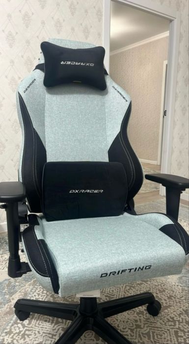 Игровое кресло Dxracer
