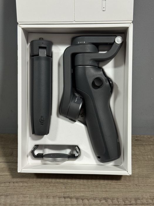 DJI Osmo Mobile 6 – стабилизатор за телефон / Gimbal