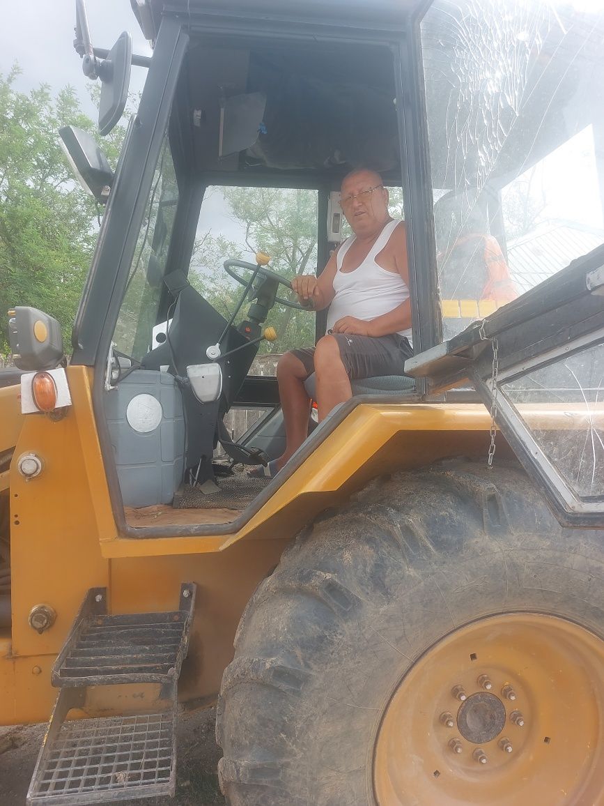 Vând tractor JBT