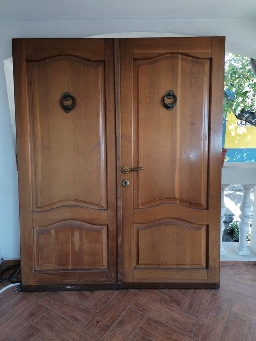 Uși intrare din lemn masiv