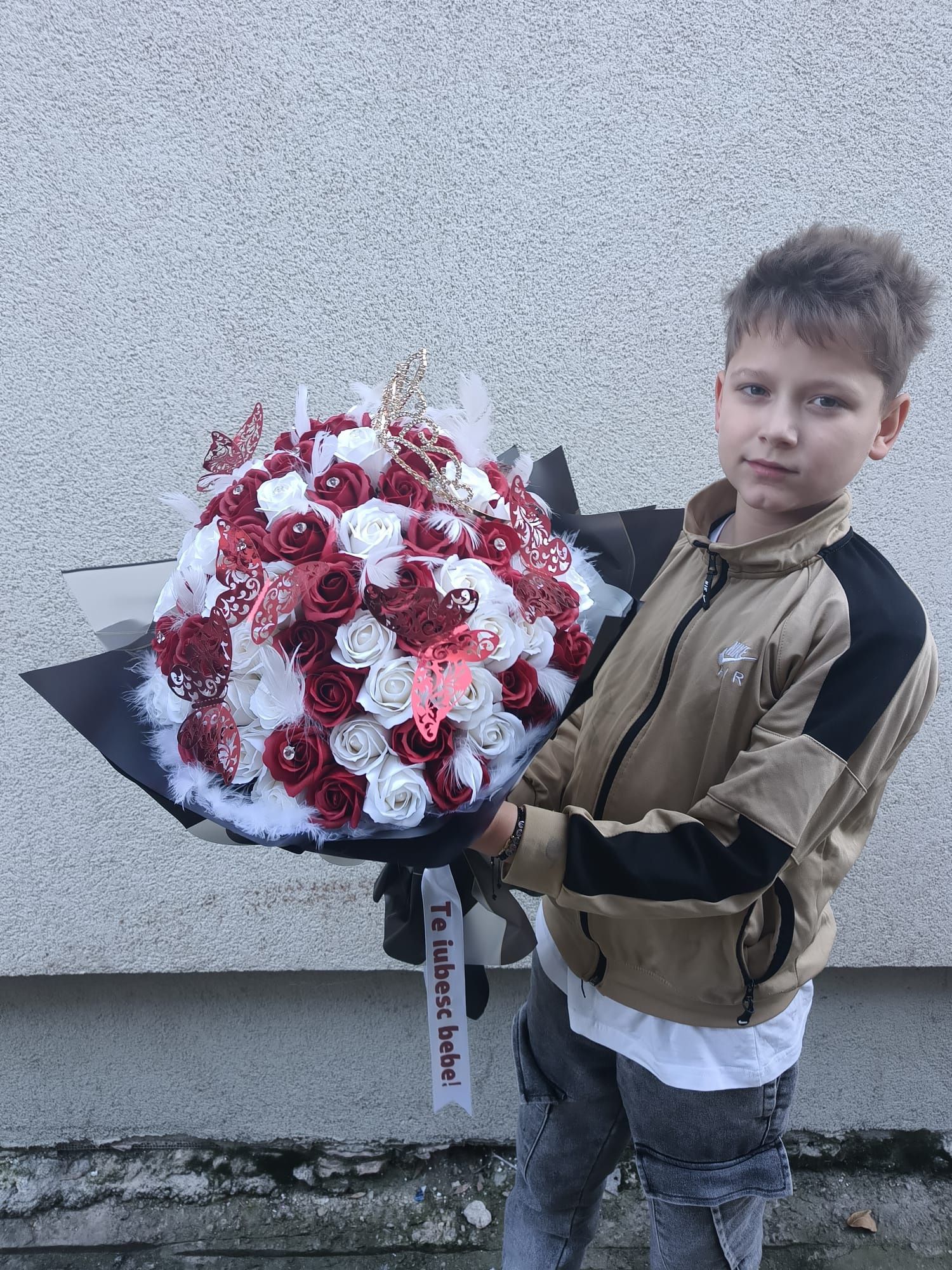 Buchet 101 trandafirii și multe alte aranjamente
