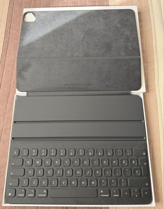 Husa cu tastatura Apple Ipad Pro 12.9 ,ca noua.