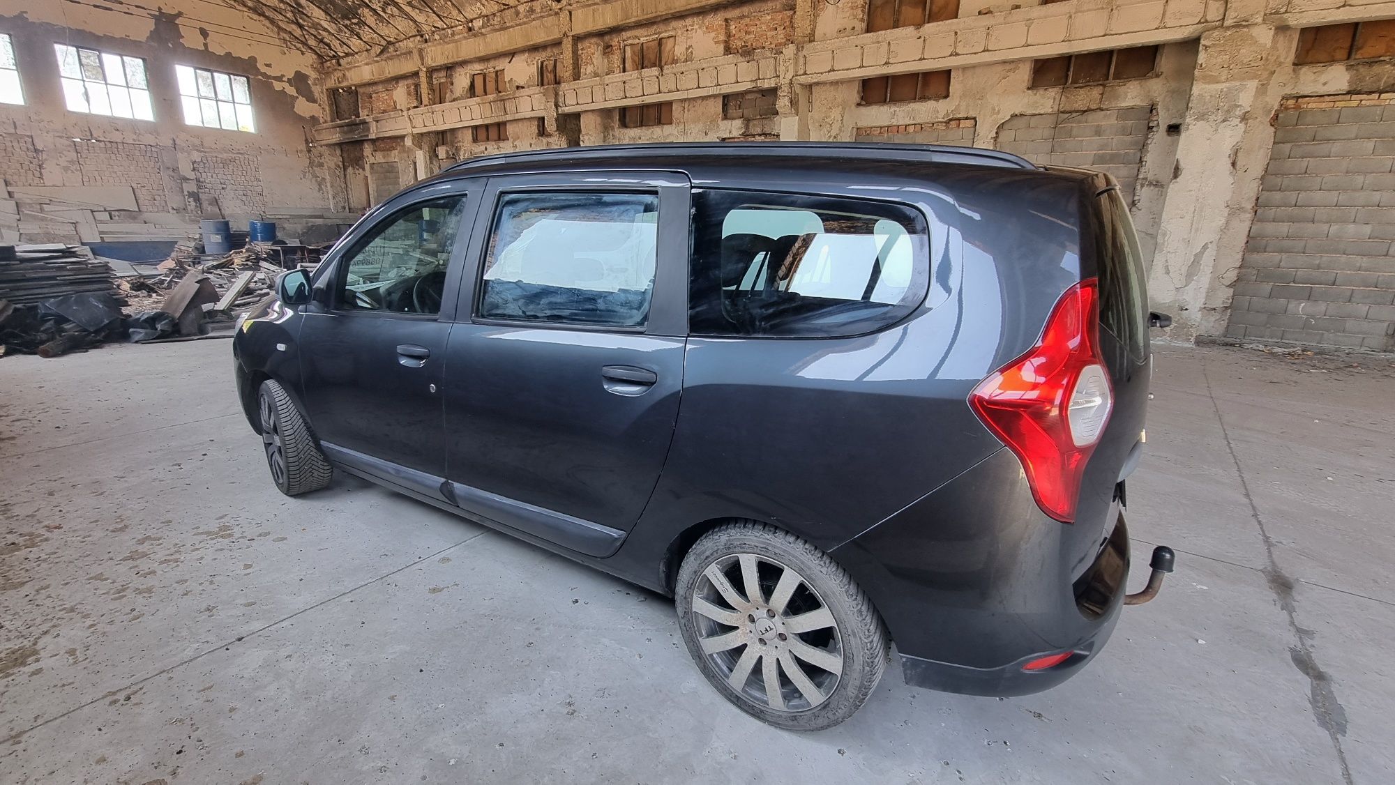 Dacia Lodgy 1.6 бензин 2013 7+1 места