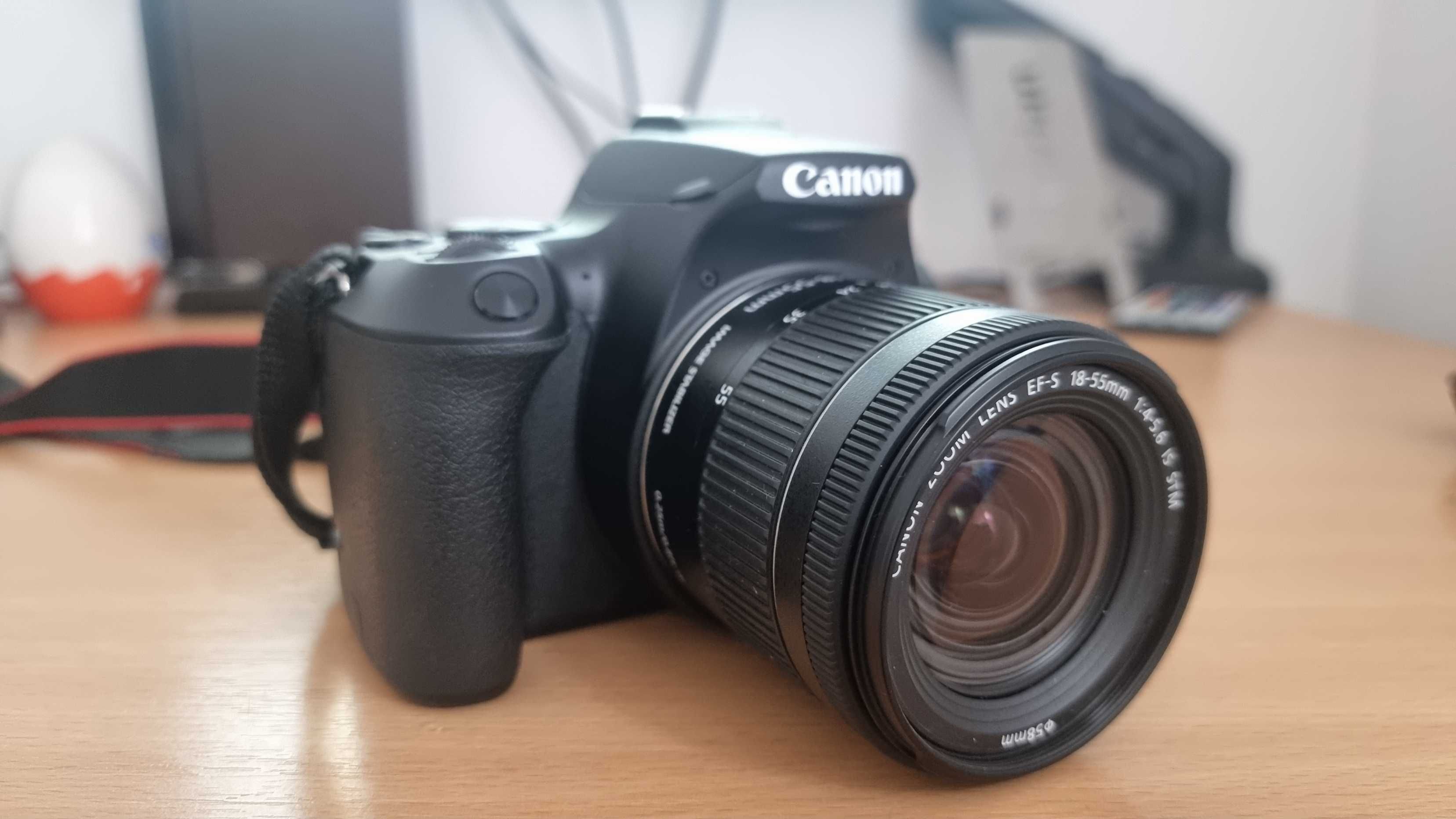 Canon EOS 250D Kit cu Obiectiv EF-S 18-55mm