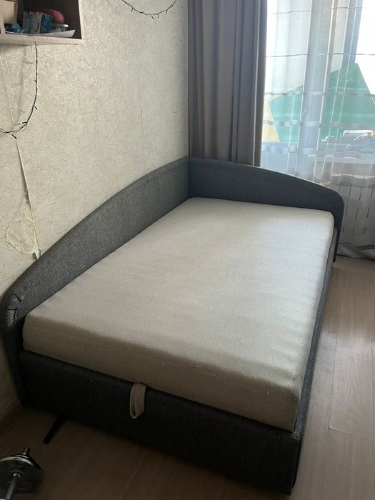 Тахта 2м х 1,20 м в отличном состоянии