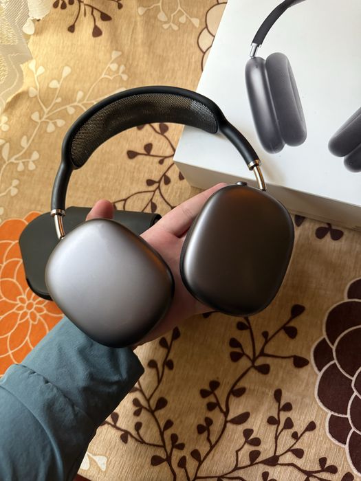 AirPods Max Midnight Lightning
