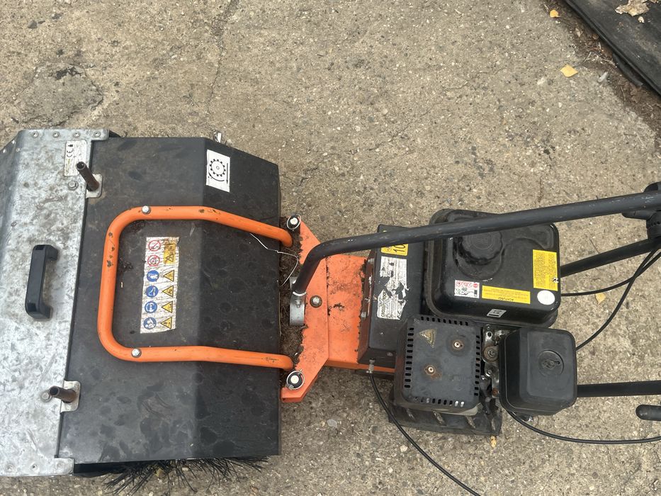 Mătură  pe benzină de Cross Tools