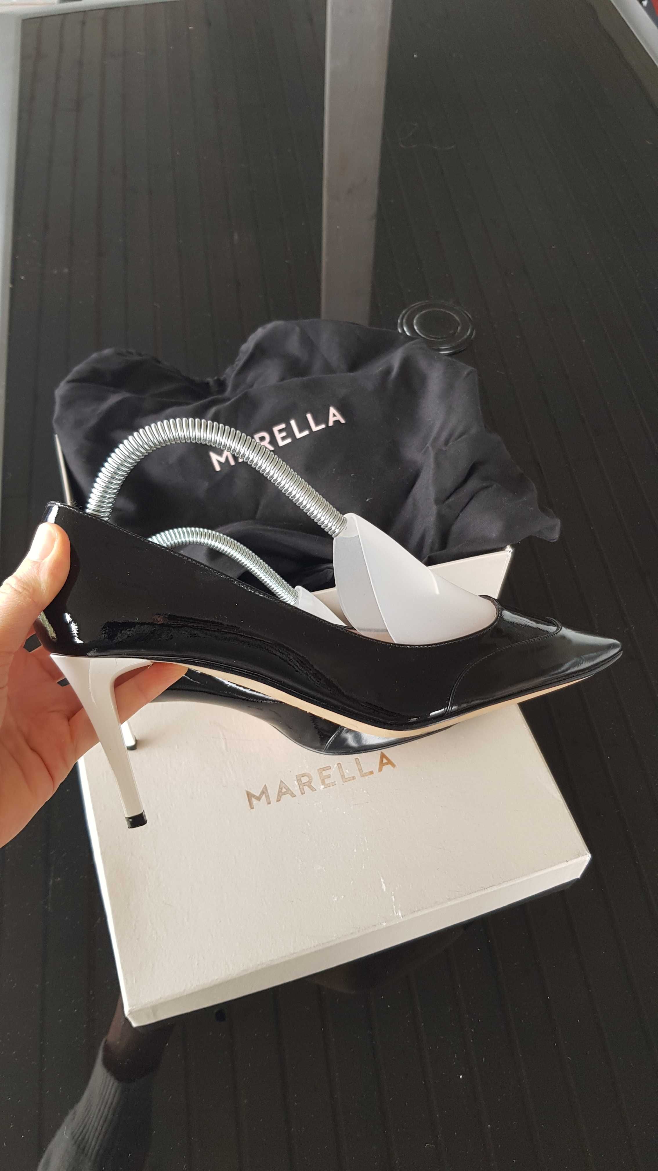Marella обувки - черен лак с бял ток