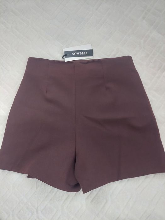 Пола панталон. Нова с етикет М размер.