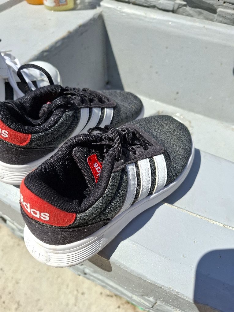 Маратонки на Adidas