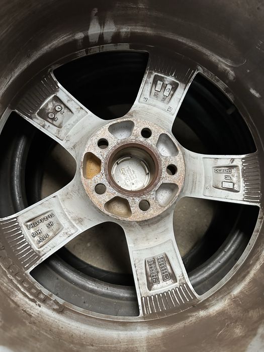 Set 4 roți Dezent ( jante+anvelope 235/65 R17 ) 5x108 Et.48