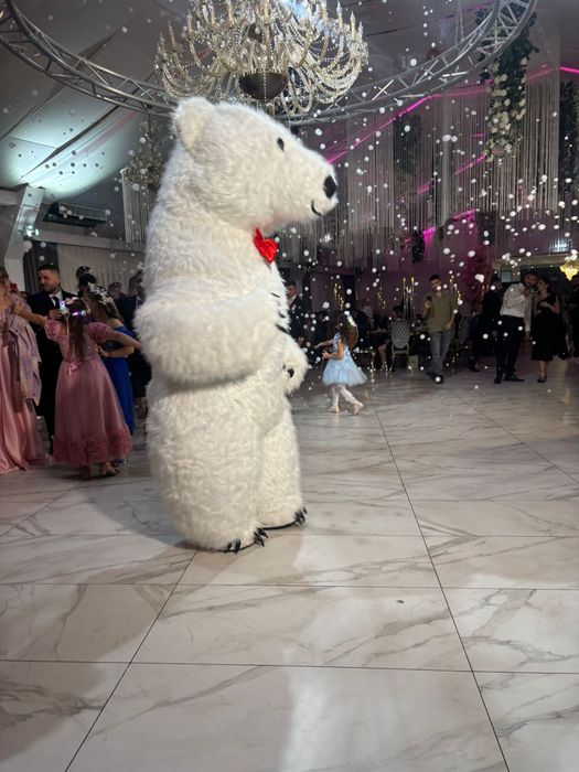 Urs gigant ,2,5 metri