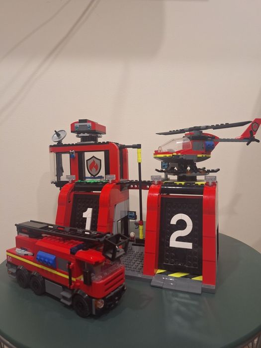 Lego city пожарникарница и хеликоптер