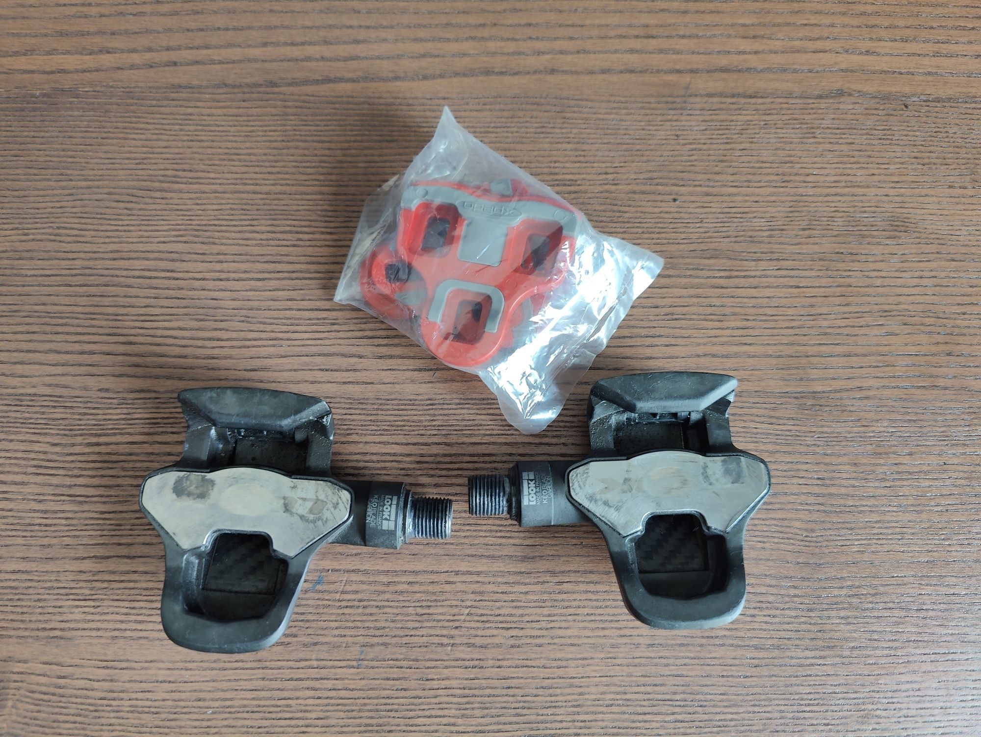 Pedale Look Keo Carbon Blade + plăcute Xpedo joc 4,5 grade noi