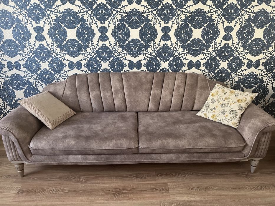 Диван с креслом