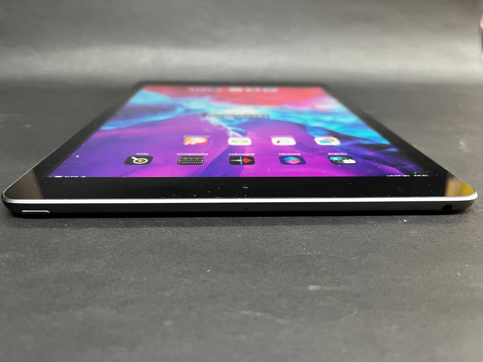Таблет Apple iPad 8 2020 10.2  MYL92 / 32GB / Перфектен