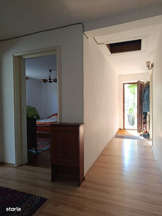 Casă de vânzare – 6 camere, 2000 mp teren, zona verde – Bilciurești