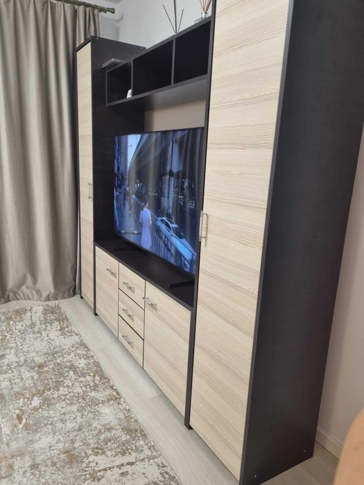 Mobilier living in stare impecabila, multe spatii depozitare