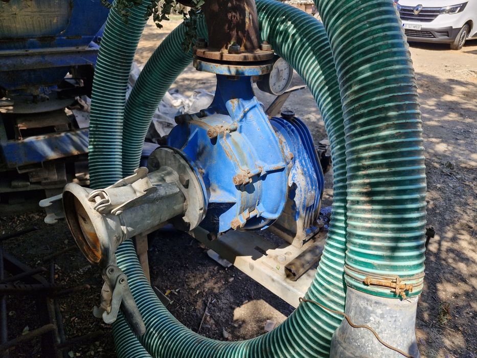 Vând pompa irigații