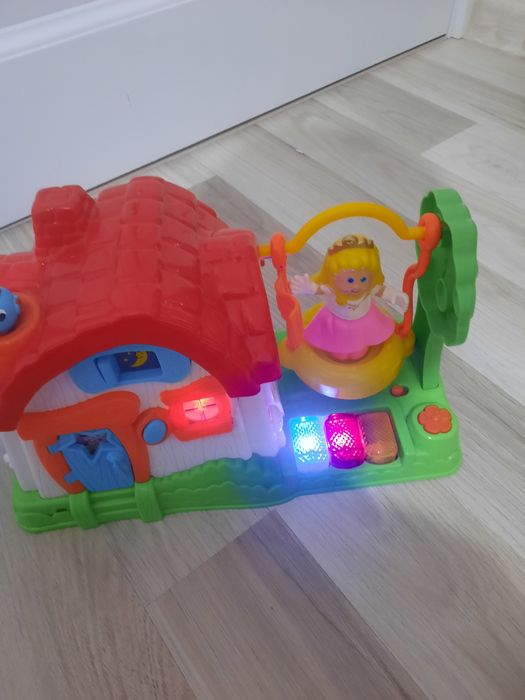 Casuta cu sunete si lumini