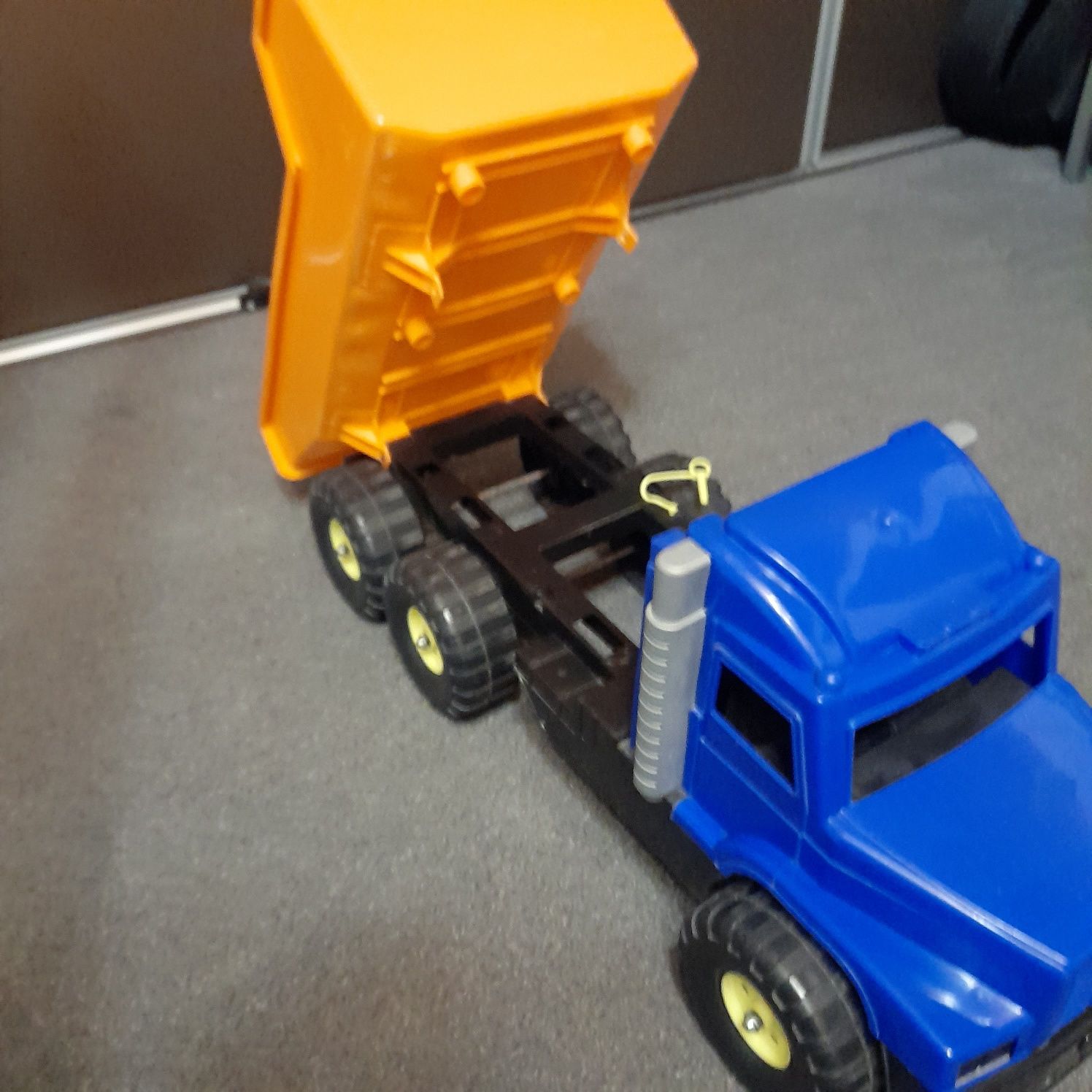Camion de jucarie pentru copii