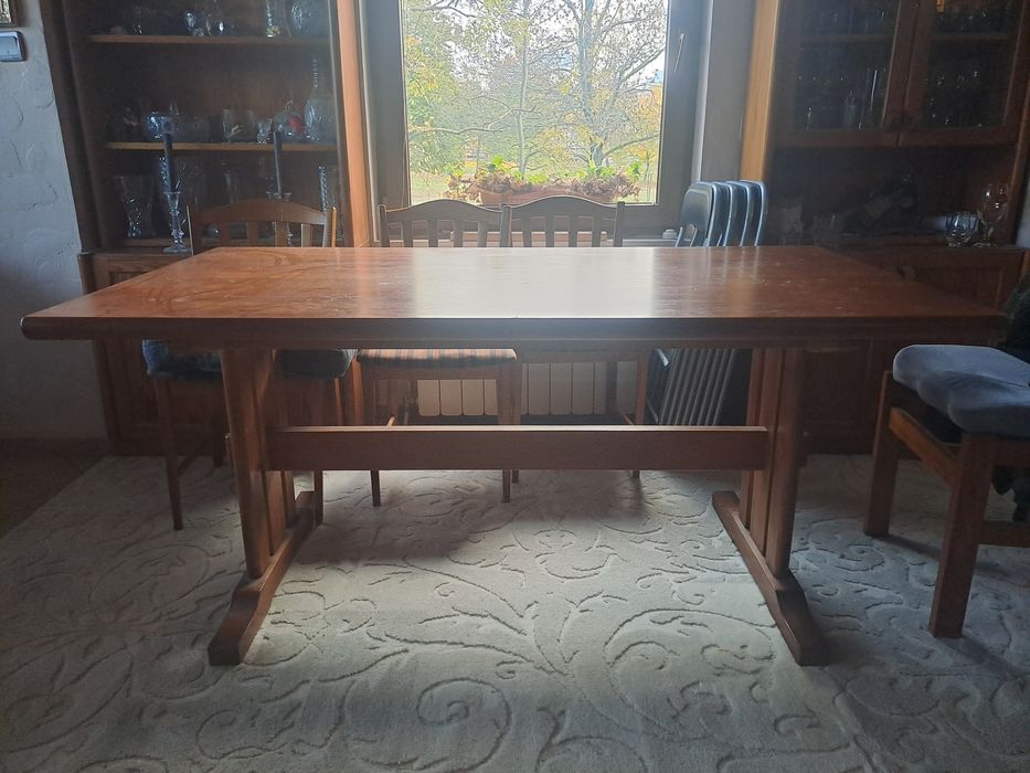 Трапезарна маса масивно дърво