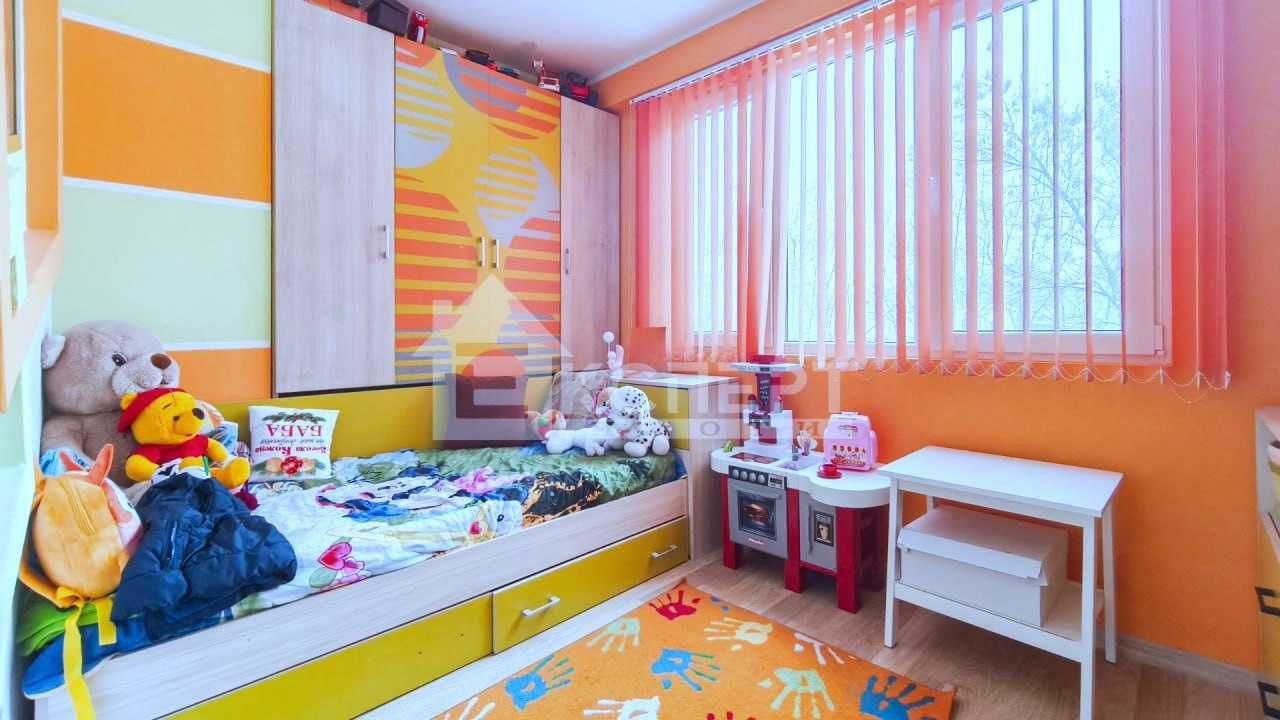 Обзаведен Апартамент с Три Спални в центъра на - Кючук Париж