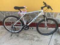 Bicicleta MTB -- GT --