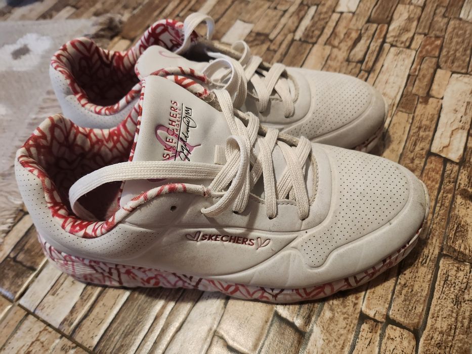 Запазени маратонки Skechers